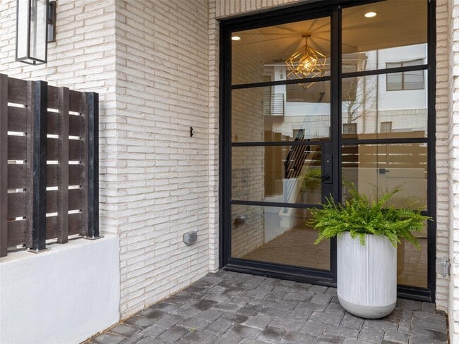 Photo - 800 Emilia Ct