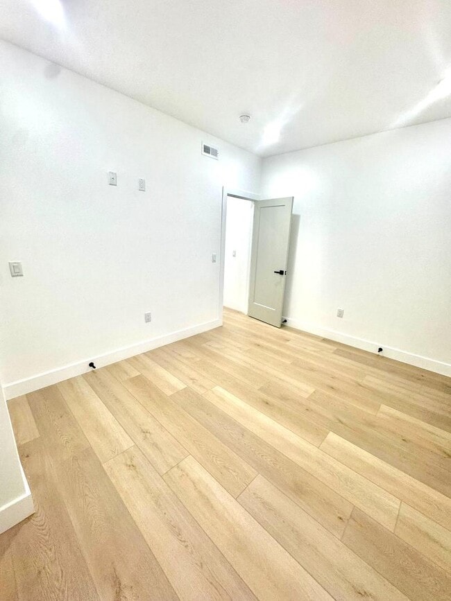 Photo - 828 E Woodlawn St