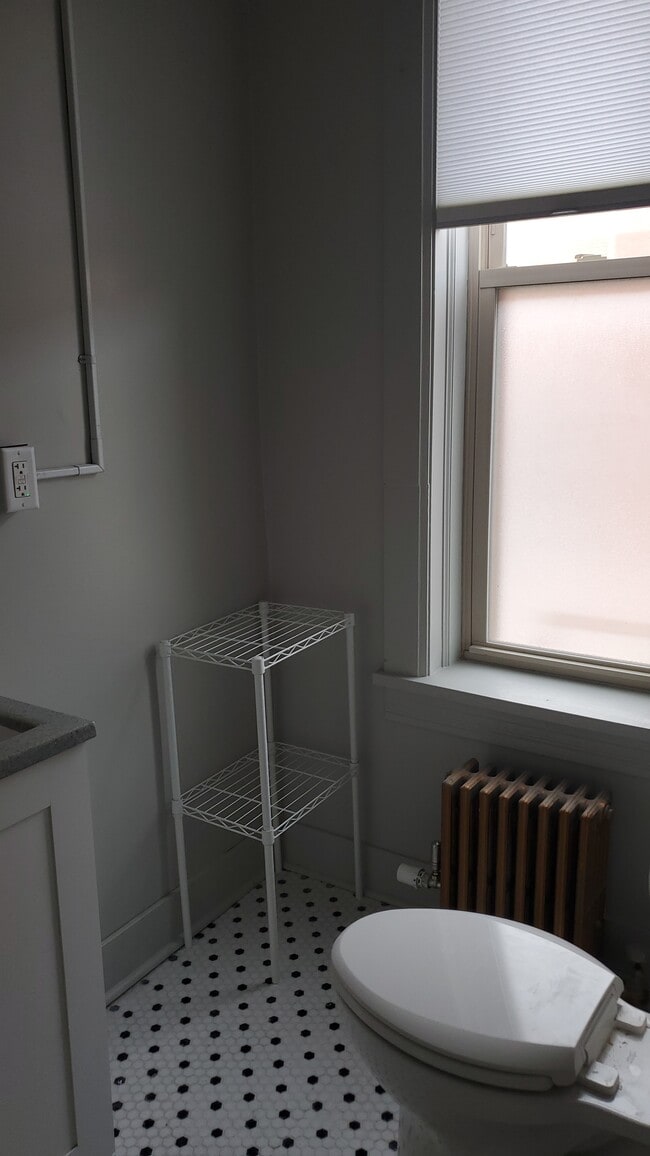 Photo - 432 N Milwaukee Ave