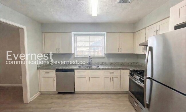 Photo - 1085 Samuel Dr