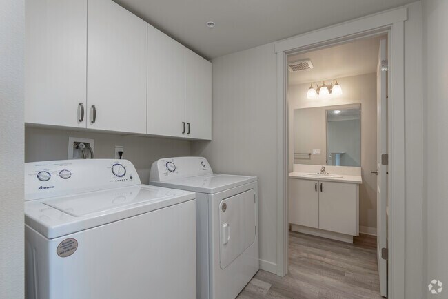 3BR, 2BA - 1,100SF First Floor - 24th & Main Apartments