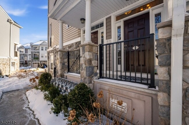 Building Photo - 154 George Russell Way