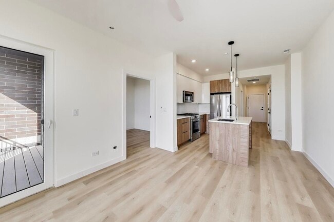 Photo - 1950 W Lawrence Ave