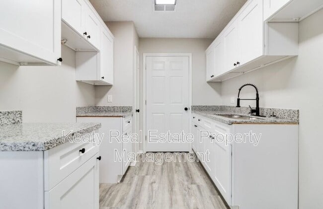 Photo - 107 Meudon St