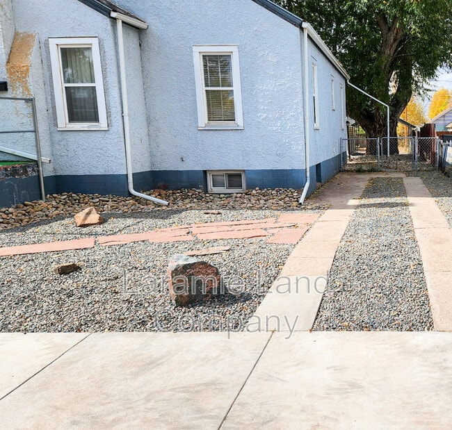 Photo - 658 N 10th St
