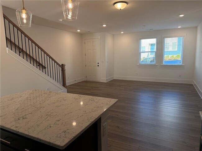 Photo - 1605 Aeslin Dr NW