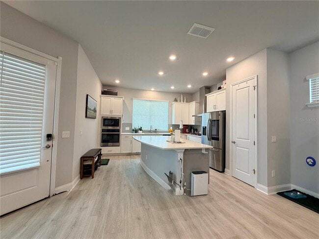 Photo - 660 Rosewood Way
