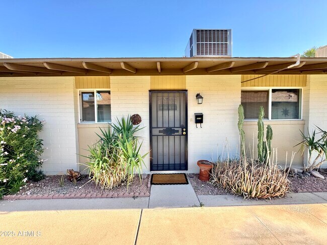 Building Photo - 6721 E McDowell Rd Rental