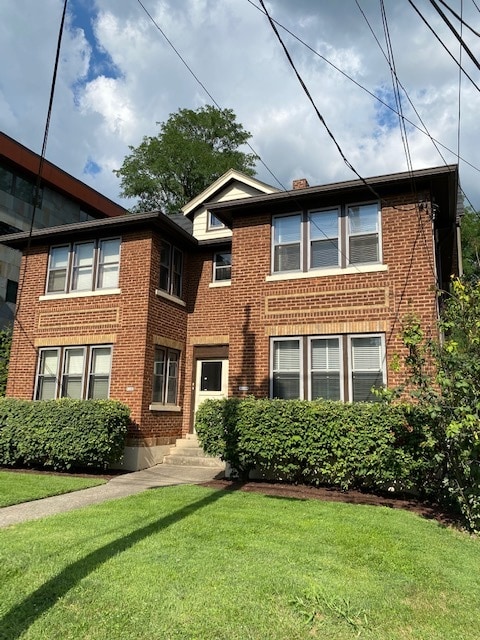3440 Shaw Avenue, Hyde Park