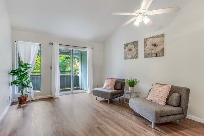 Living room (vaulted ceiling) - 95-664 Wikao St