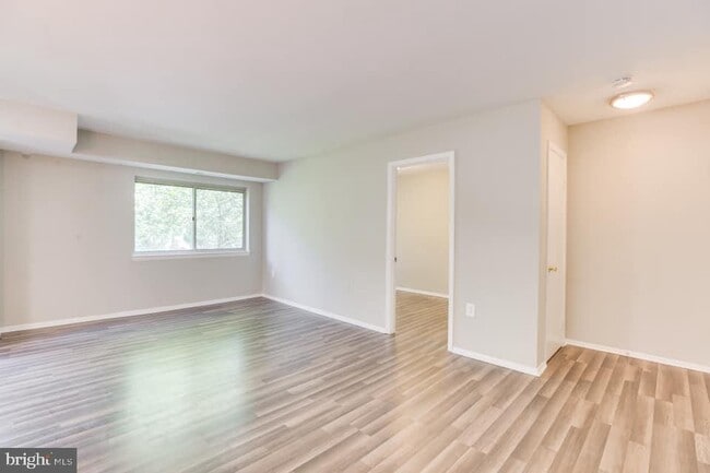 Building Photo - 5200 Crossfield Ct Unit 137