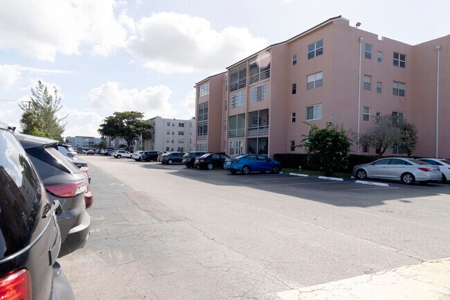 Photo - 2851 Somerset Dr