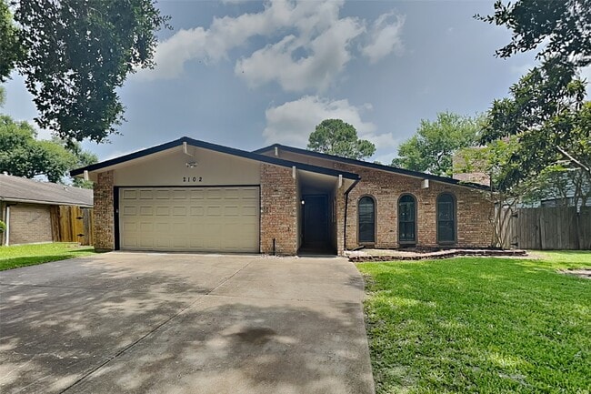 Building Photo - 2102 Turtle Creek Dr