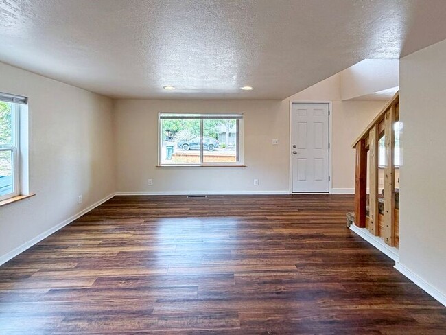 Photo - 544 W 20th Ave