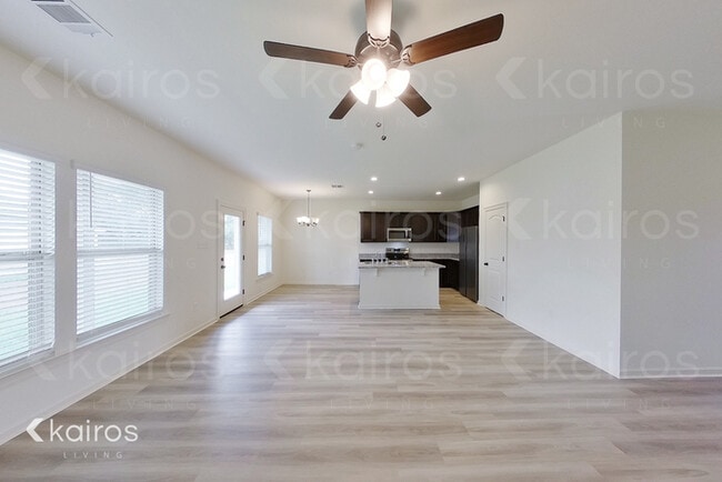 Photo - 205 Foggy Ln