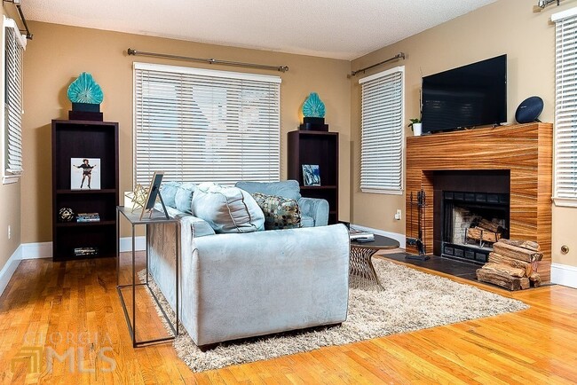 Photo - 570 Reed St SE