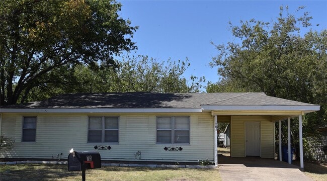 3 Bedroom, 1 bath in Decatur TX - 3 Bedroom, 1 bath in Decatur TX House