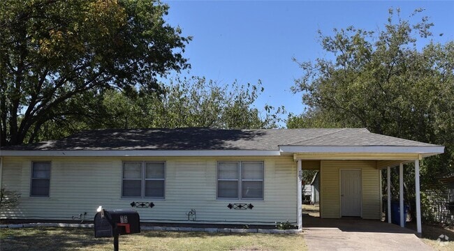 Building Photo - 3 Bedroom, 1 bath in Decatur TX Rental