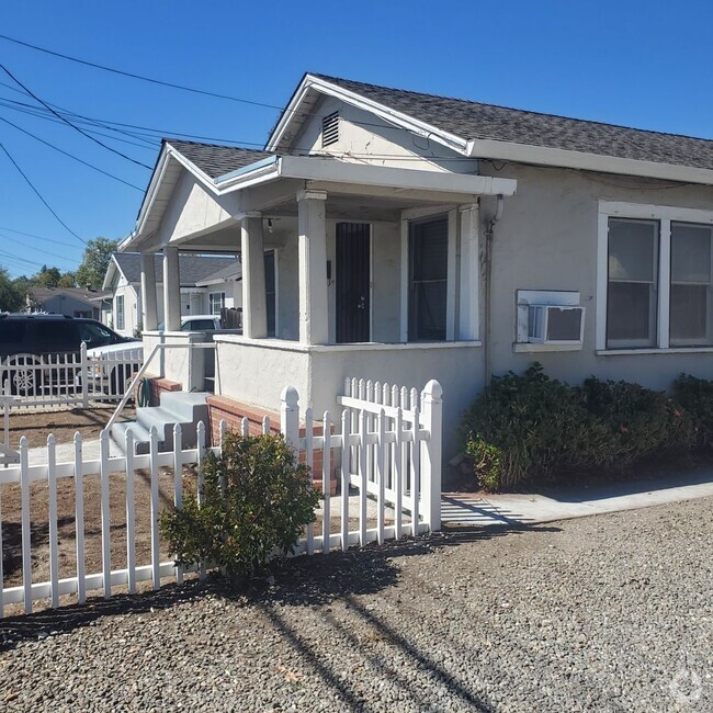 Building Photo - Convenient 1bd/1ba Livermore Duplex w laundry Rental