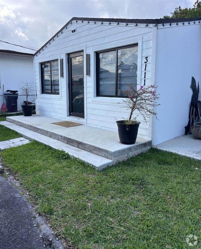 Building Photo - 3111 NW 28th St Rental