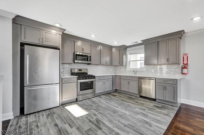 Building Photo - 126 N 15th St Unit 2