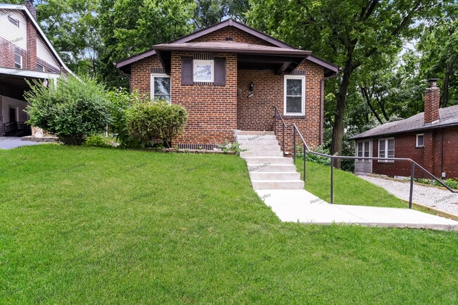 Photo - 7420 Lansdowne Ave