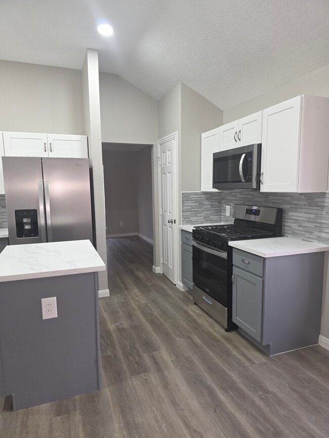 Cocina - 15427 W Little York Rd