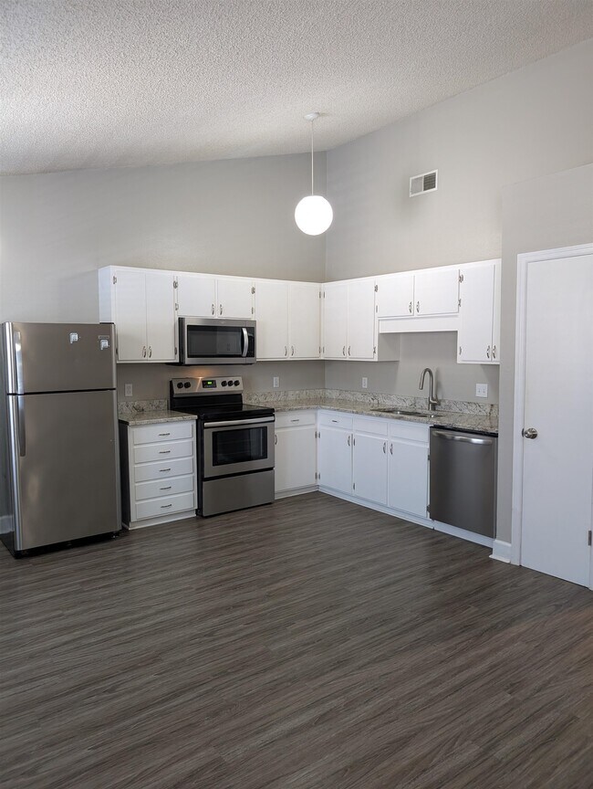 Photo - 447 Cactus St