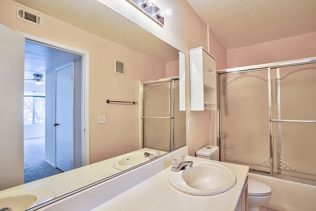 Photo - 2 Bed, 2 Bath Beautiful condo available now!