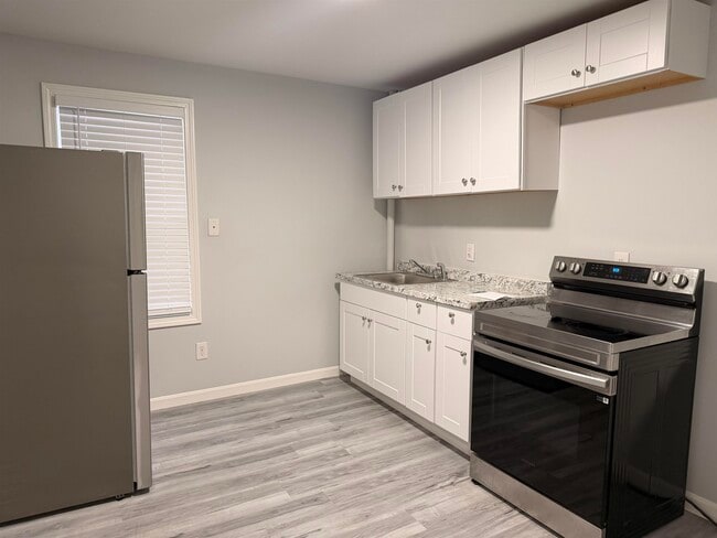 Building Photo - 30 Ledge St Unit 7 AND 5