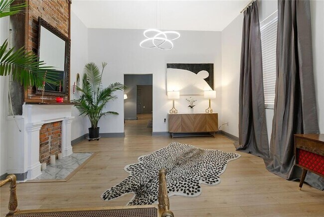 Photo - 1837 Touro St