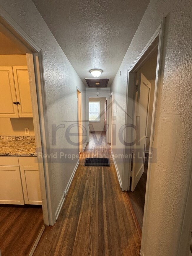 Photo - 1445 Luverne St