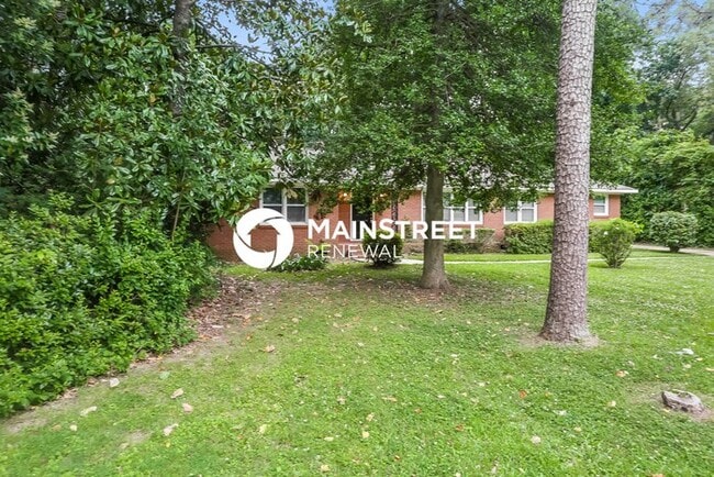Photo - 3 Bedroom Pet-Friendly Home in Charlotte, NC with Main Street Renewal