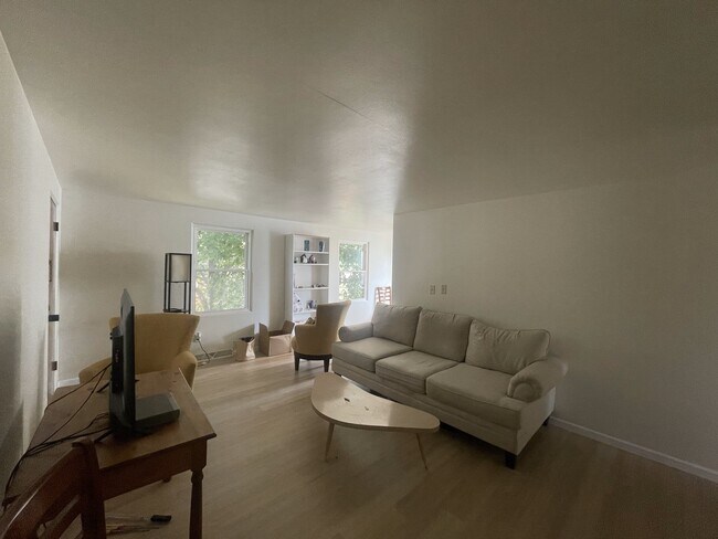 Photo - 1091 Gillingham Rd