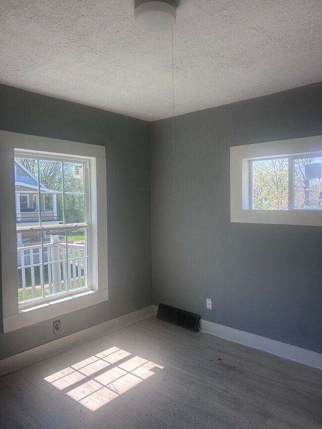 Photo - 9901 Stoughton Ave Unit Up