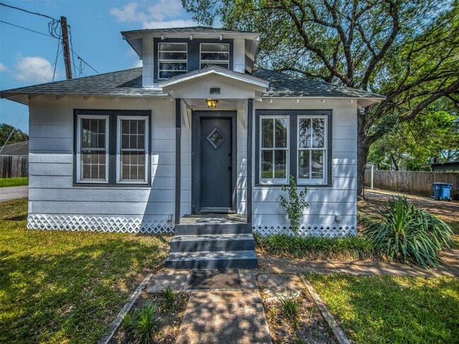 Photo - 319 N Cochran St