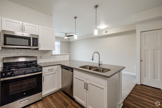 1BR, 1BA - 741SF - Kitchen