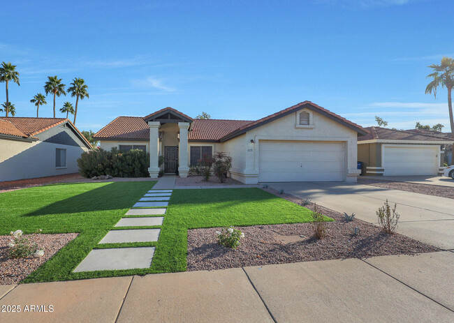 Photo - 1325 E San Angelo Ave House