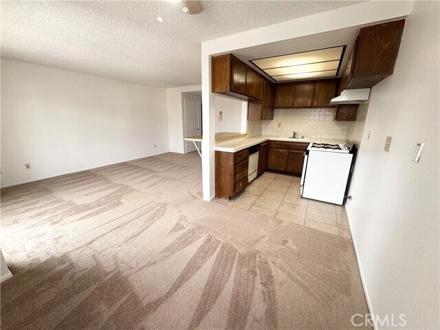 Photo - 635 W 15th St Unit 13