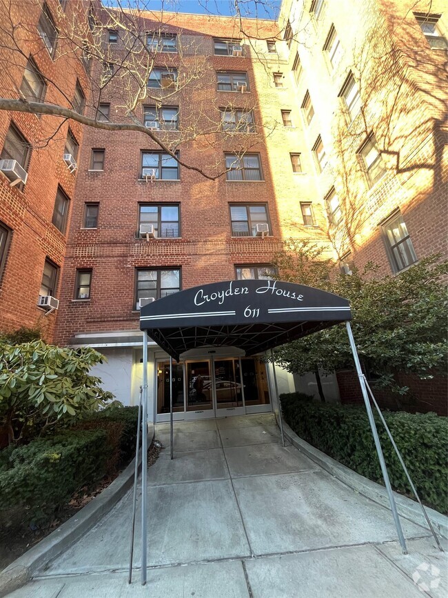 Building Photo - 611 W 239th St Unit 6H Rental