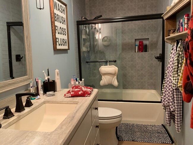 Photo - 401 Spring St