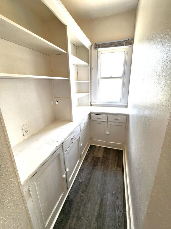 Photo - 5 bedroom single family - Available now!