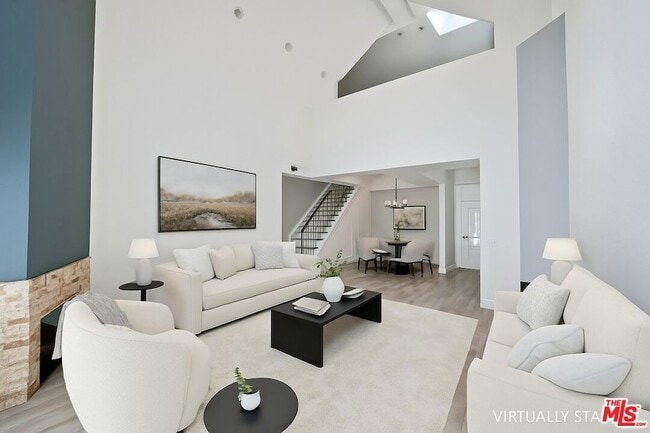 Photo - 5420 Sylmar Ave