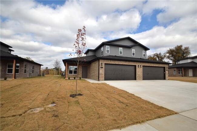 Photo - 540 Cosmos St