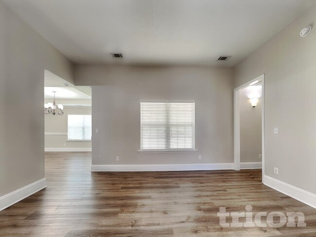 Photo - 1329 Royal Oak St