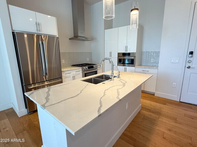 Photo - 3131 N Central Ave Unidad 7004