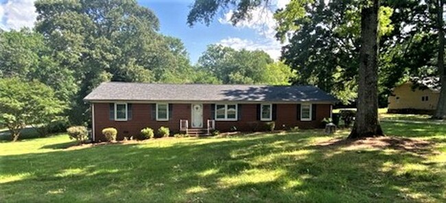 3 bed, 2 bath brick ranch on large lot - m... - 3 bed, 2 bath brick ranch on large lot - m... Casa