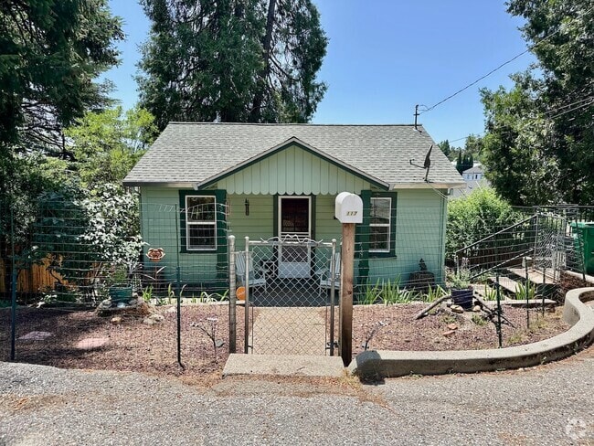 Building Photo - 117 Wood St Rental
