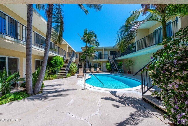 Photo - 8740 Owensmouth Ave