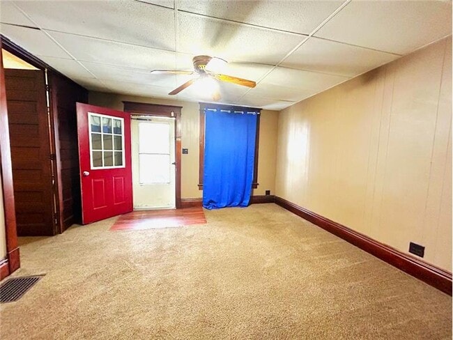 Photo - 214 W Warren St